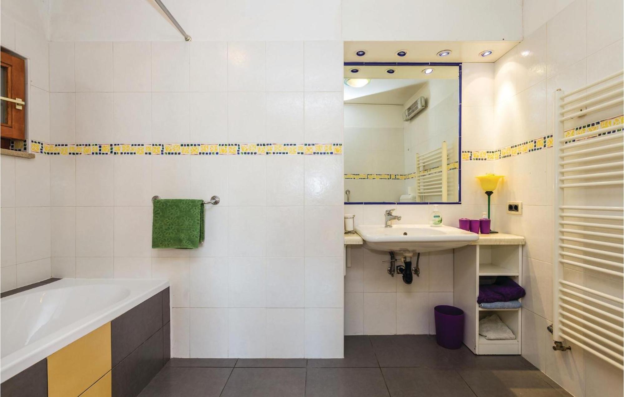 Stunning Apartment In Rijeka With 1 Bedrooms And Wifi Экстерьер фото